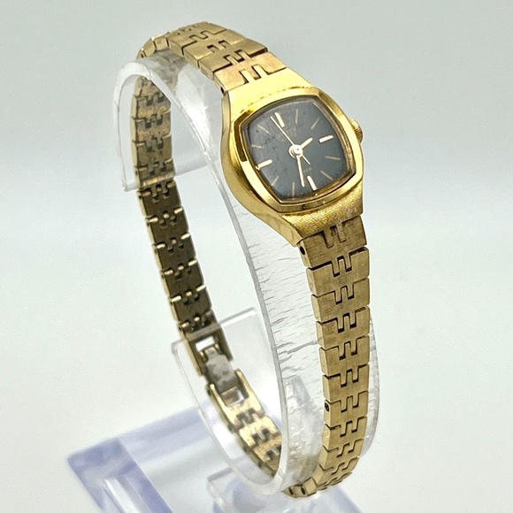 Citizen Vintage Rectangular Gold Plated Gold Black tones Ladies Watch Working - Picture 2 of 8